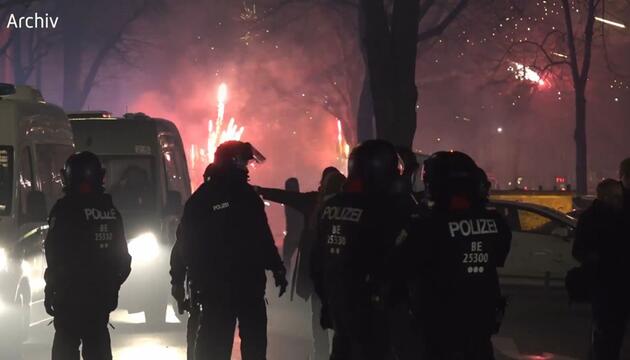 "Pyroexzesse": 4.300 Polizisten sichern Silvester in Berlin