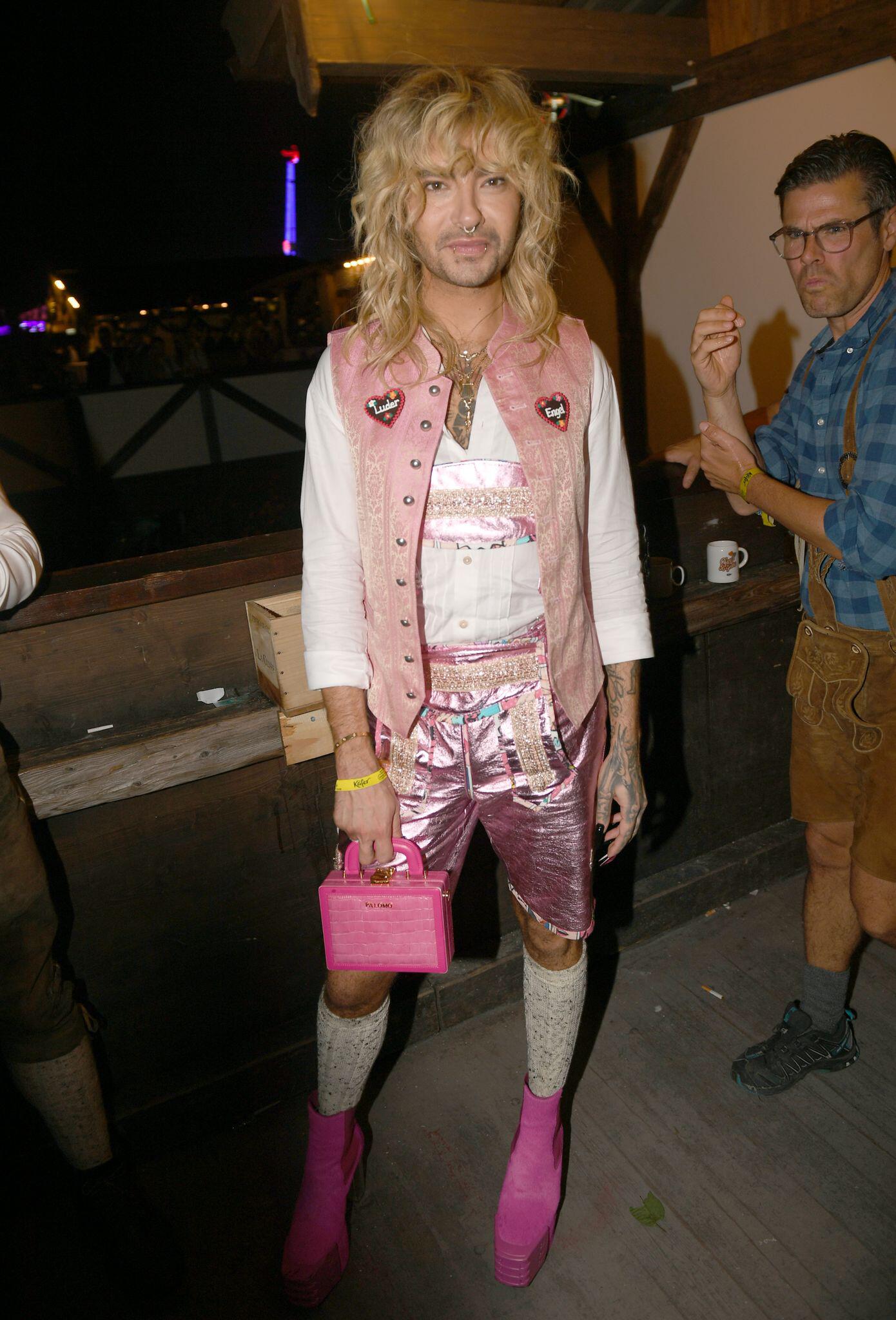 Bill Kaulitz: Im Barbie-Look auf der Wiesn mit Bruder Tom | WEB.DE