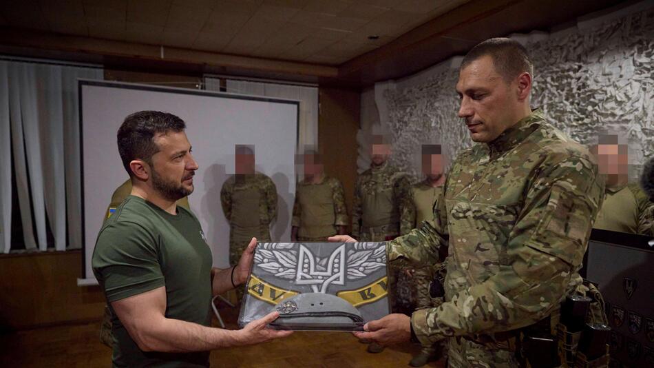 Selenskyj besucht ukrainische Soldaten