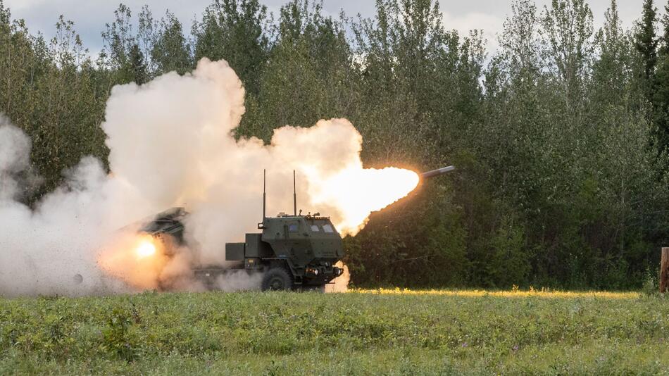 Mehrfachraketenwerfer Himars bei Arctic Defender 2024