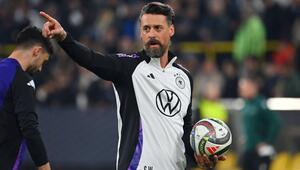 Sandro Wagner gibt den Posten an der Seite des Bundestrainers Julian Nagelsmann auf.