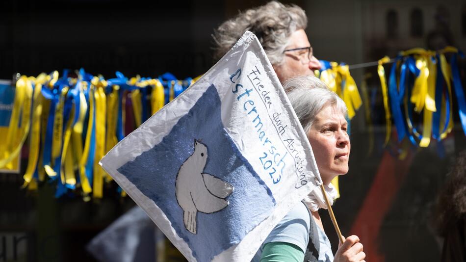 Teilnehmer eines Ostermarsches 2023