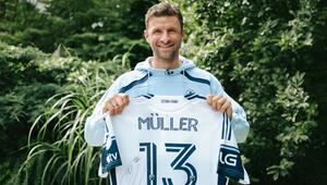 Trikots, Fußballschuhe, Megafon – Thomas Müller versteigert Erinnerungsstücke für den guten Zweck