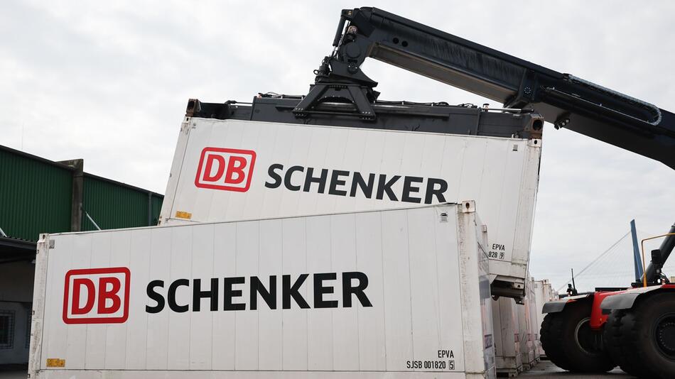 DB Schenker im Hamburger Hafen