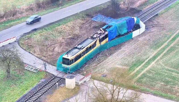 Tanklaster-Kollision in Baden-Württemberg: Aufwändige Aufräumarbeiten und Ermittlungen