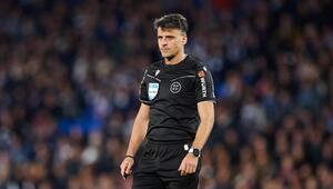 Im Zentrum der Kritik: Der spanische Schiedsrichter Gil Manzano.