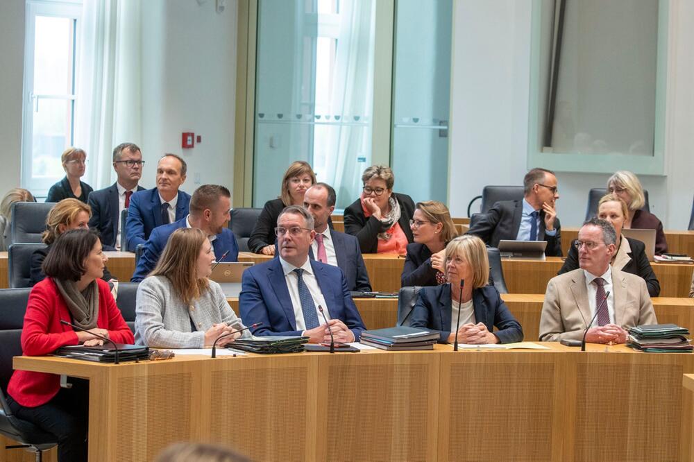 Sitzung Landtag Rheinland-Pfalz zum Doppelhaushalt 2025/26