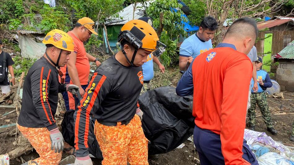 Nach dem Tropensturm Trami auf den Philippinen