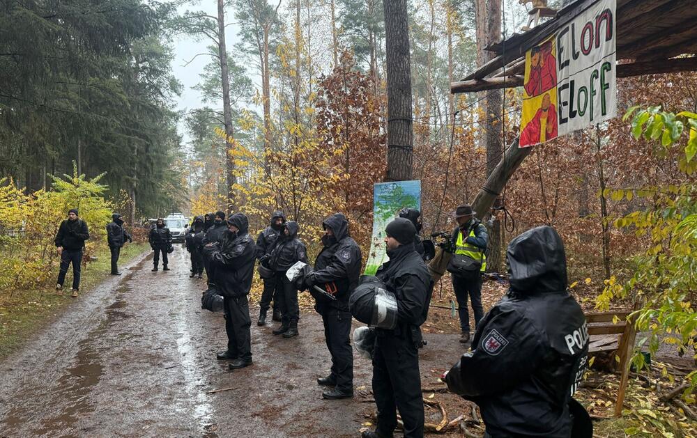 Polizei-Einsatz im Tesla-Protestcamp in Grünheide