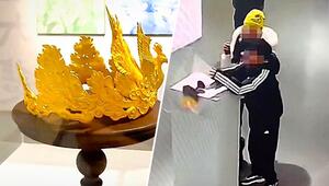 Schreckmoment: Junge stößt Goldkrone in Kunstausstellung um