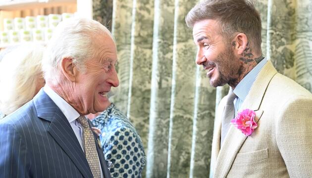 Plaudern sie hier schon über den Ritterschlag? König Charles und David Beckham im Mai bei einem ...