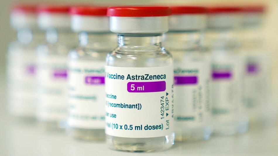 Deutschland setzt Impfungen mit Astrazeneca vorsorglich aus
