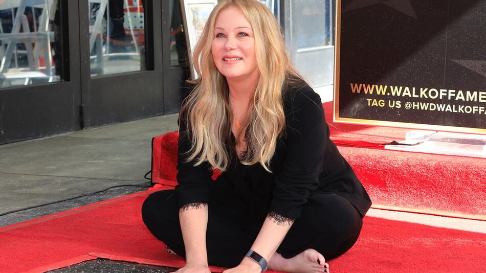 Christina Applegate 2022 bei der Präsentation ihres Sterns auf dem Hollywood Walk of Fame.