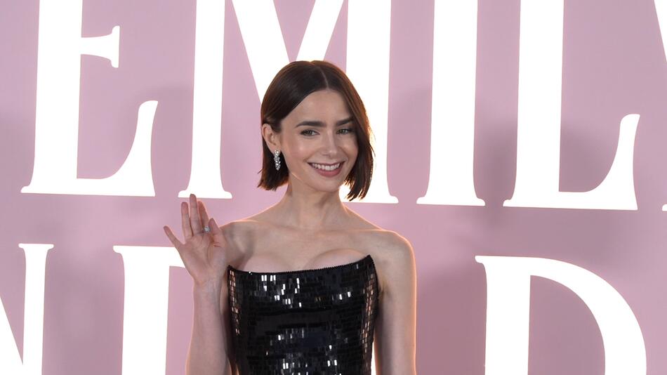 Emily in Paris-Star: Was Sie über Lily Collins wissen müssen