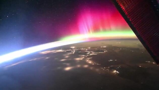 Astronaut filmt Polarlichter vom All aus