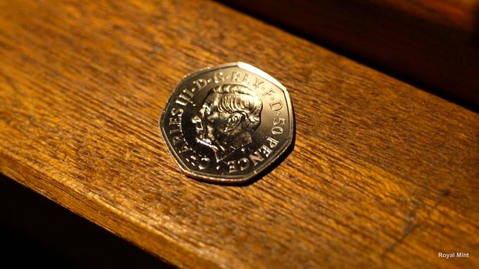 Auf der 50-Pence-Münze prangt das Konterfei des englischen Königs Charles III.