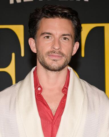 Jonathan Bailey überrascht Fans bei "Wicked: Teil 2"-Vorführung | WEB.DE