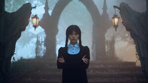 Jenna Ortega kehrt 2025 als Wednesday Addams in "Wednesday" zurück.