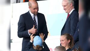 Ganz genau: 4:0 haben die Fußballerinnen aus England im Beisein von Prinz William gegen die ...