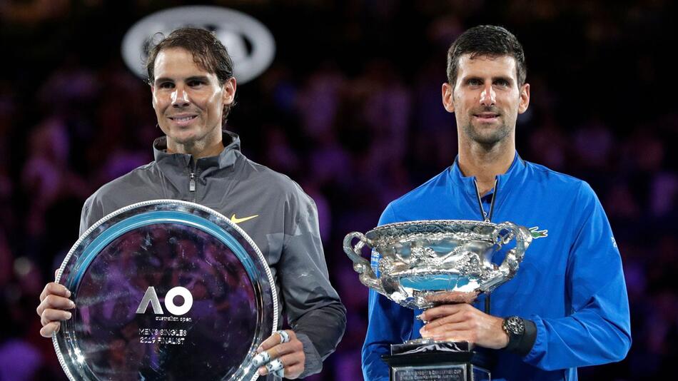 Rafael Nadal (l) und Novak Djokovic