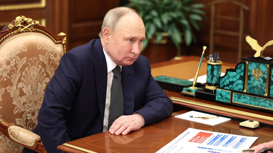 Wladimir Putin in einer Besprechung mit Moskaus Bürgermeister Sergey Sobyanin