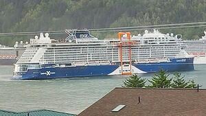 Kreuzfahrtschiff außer Kontrolle: Sturm treibt Luxusliner vom Hafen weg