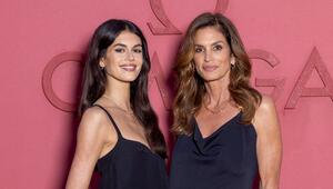 Kaia Gerber (l.) und Cindy Crawford in Paris.