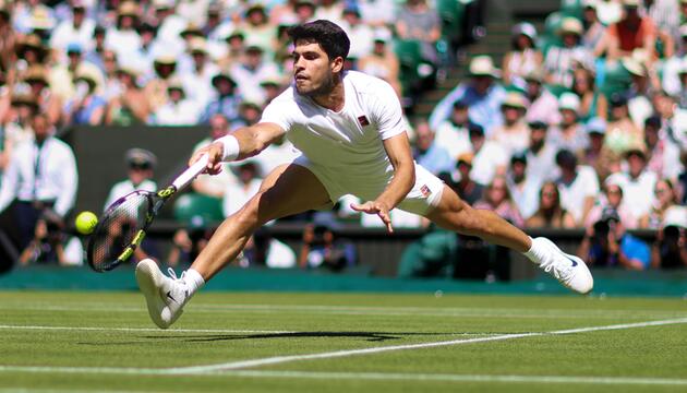 Carlos Alcaraz kämpft um den Einzug ins Wimbledon-Finale.