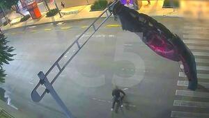 Hängepartie: Fallschirmspringer verfängt sich an Ampel