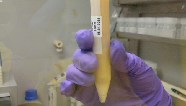 Substanz aus dem Behälter mit der Aufschrift "Polonium 210"