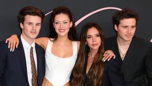 Victoria Beckham (2.v.r.) mit ihren Söhnen Cruz und Brooklyn sowie Nicola Peltz.