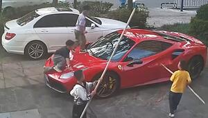 Teures Kinderspiel: Vier Jungen zerkratzen Ferrari auf Parkplatz in China