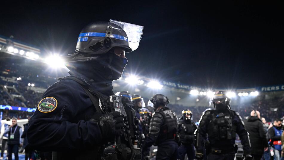 Polizei im Parc de Princes