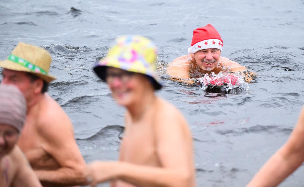 Nackt-Neujahrsschwimmen in Hannover