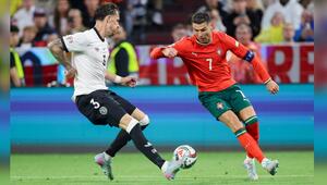 Robin Koch (l.) im Zweikampf mit Cristiano Ronaldo: Rund zehn Millionen Menschen schalteten im ...