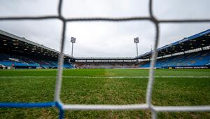 Fußballtor stürzt auf Kind - tot