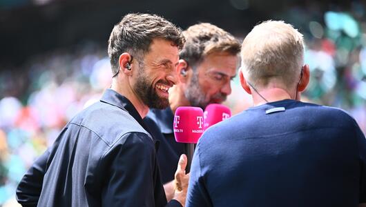Thomas Müller und Jürgen Klopp als TV-Experten im Stadion