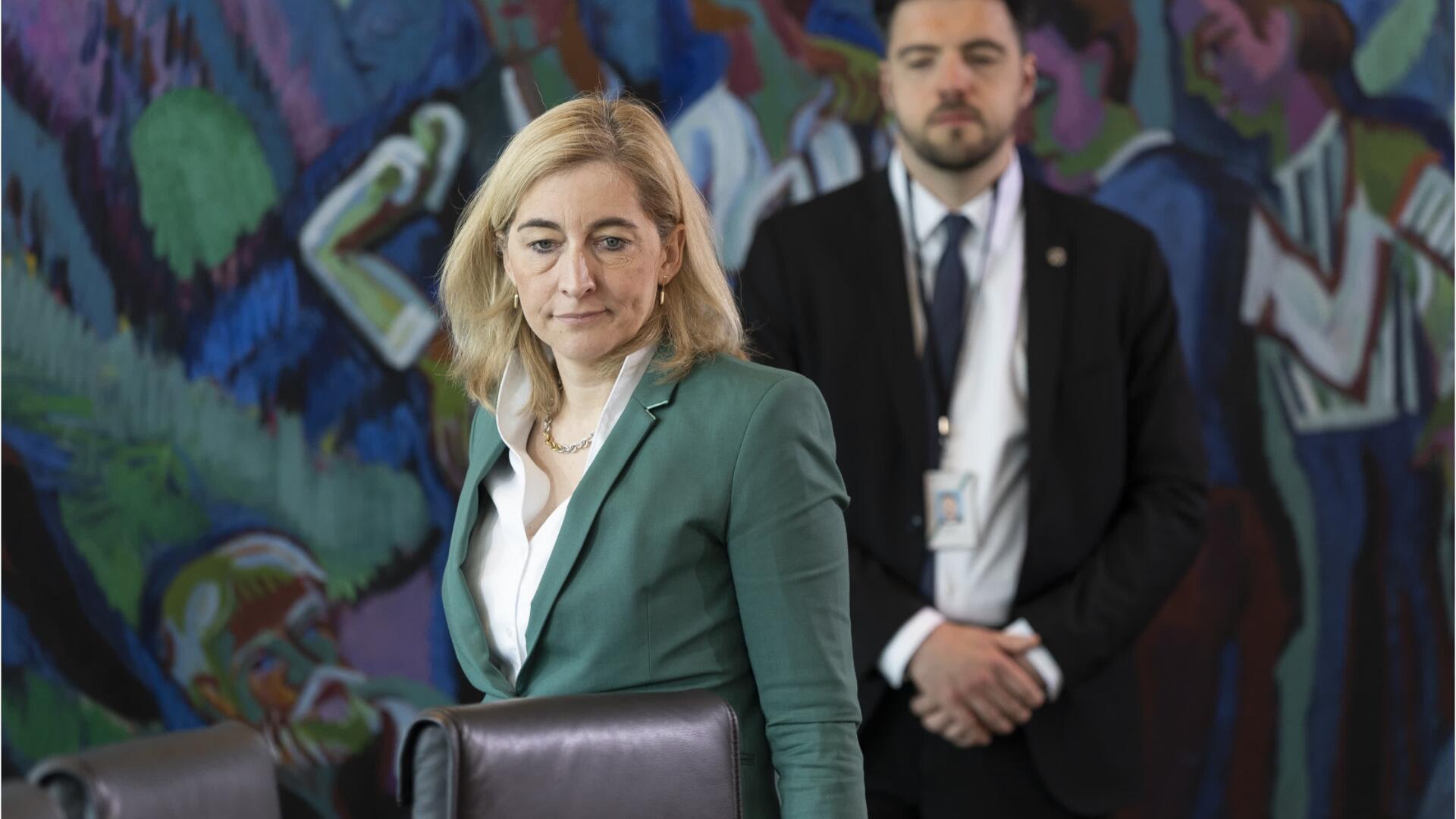 Warken verteidigt Sparpläne - Grüne nennen sie "Eskalation mit Ansage"