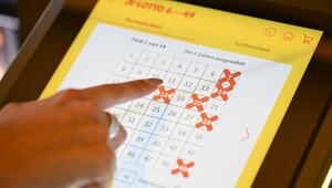 Frau streicht Millionengewinn im Lotto ein