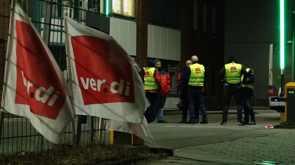 Warnstreik in Hamburg: VHH-Busse bleiben im Depot