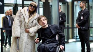 "Gar kein Geld macht auch nicht glücklich": Olivia (Sara Fazilat) und Sammy (Jan Kampmann) haben ...