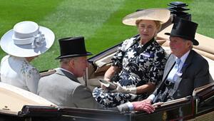 Wer ist die Frau in der Kutsche von King Charles?