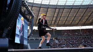 Angus Young im Berliner Olympiastadion.