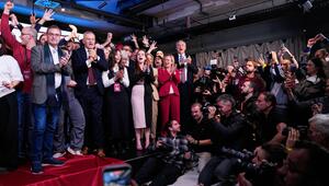 Kandidaten der Studentenliste feiern