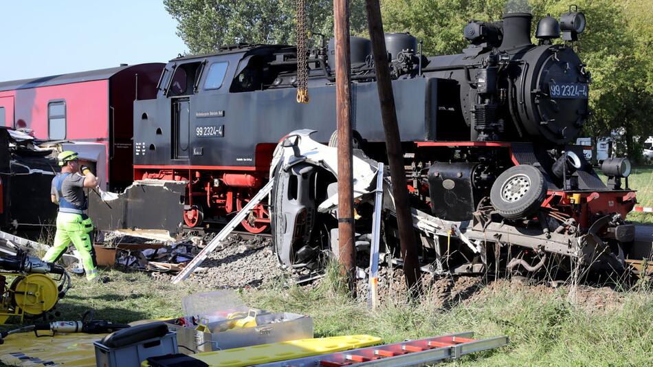 Dampflokbahn Molli kollidiert mit Wohnmobil