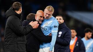 Pep Guardiola (l) und Erling Haaland (r)