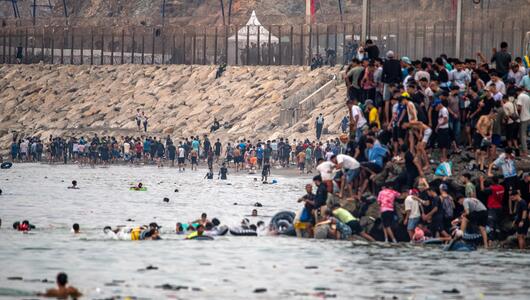 Tausende Menschen kommen derzeit in der spanischen Exklave Ceuta an.